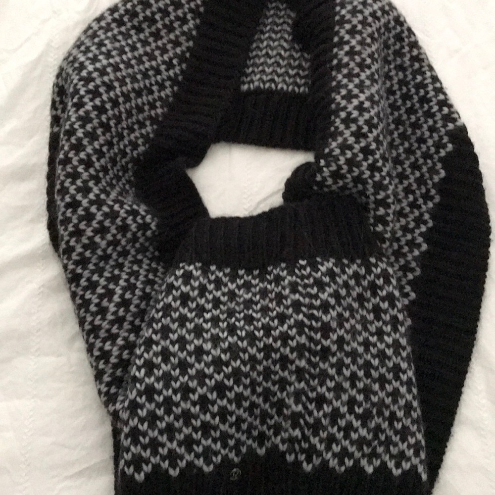 Lululemon wool infinity scarf